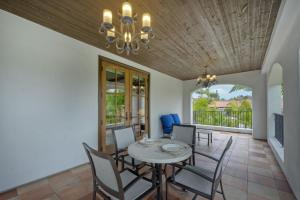 a dining room with a table and chairs and a chandelier at Heated Pool & Hot Tub Access, Walk 2 Omni Resort, Free Parking, Wi-Fi, Washer & Dryer in Encinitas