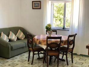 a living room with a table and a couch at VIVENDA AZUL in Monchique +28 photos