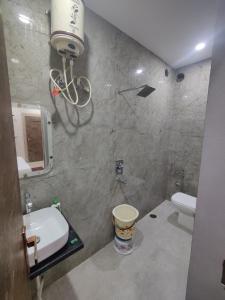 Phòng tắm tại Hotel KESAR Chitrakoot