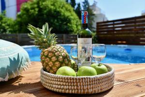 Nápoje v ubytovaní Dionysus seaside villa