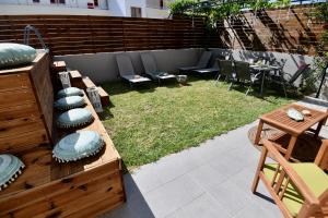 Vonkajšia záhrada v ubytovaní Dionysus seaside villa