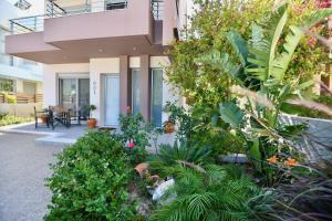 Vonkajšia záhrada v ubytovaní Dionysus seaside villa