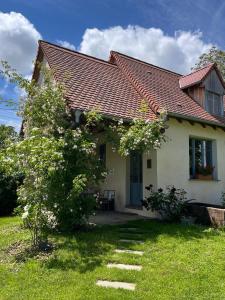 Zahrada ubytování Studio de charme avec terrasse privée, jardin partagé