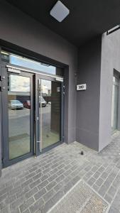 an entrance to a building with a sliding glass door at Apartament Bułgarska 59 - sypialnia i salon - 40m2 - self check in 24h in Poznań