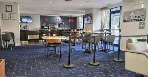Restaurace v ubytování Courtyard by Marriott Anchorage Airport
