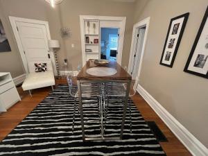 Χώρος καθιστικού στο 2 BR Totally Renovated and Chic