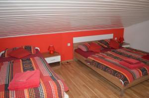 Postel nebo postele na pokoji v ubytování Apartments Kivi