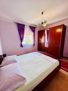 Postel nebo postele na pokoji v ubytování Ruža