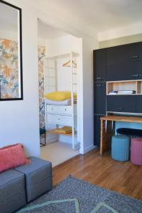 SweetHomeVersailles 5mn walk from the Palaceにあるベッド +31枚の写真