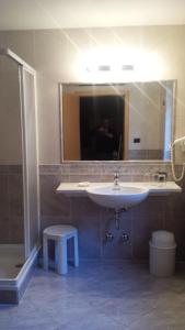 Koupelna v ubytování Hotel Garnì Gardena - Appartments