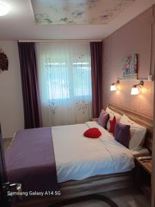 Cama o camas de una habitación en Casa cu șemineu Moieciu