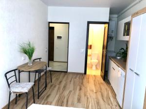 Kuchyň nebo kuchyňský kout v ubytování OSapart hotel in a complex Semycvit 4