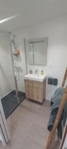 Photo de la galerie de l'établissement La Casita de Rose au calme proche plage d'Hendaye - 26 m2 Bien équipé Parking privé Jardin, à Urrugne