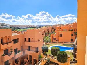 Bazén v ubytování Apartment in Coto Real Duquesa - sea view & pools nebo v jeho okolí