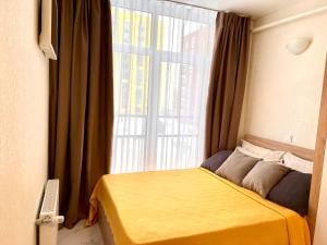 Postel nebo postele na pokoji v ubytování OSapart hotel in a complex Semycvit 4