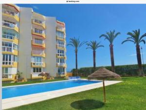 Bazén v ubytování APARTAMENTO TORRESOL Nsf1- TORRECILLA, NERJA nebo v jeho okolí
