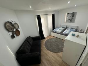 a living room with a couch and a bed at Zentrale, stilvolle Wohnung in Lübeck