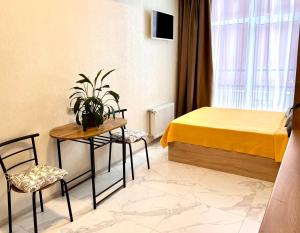 Postel nebo postele na pokoji v ubytování OSapart hotel in a complex Semycvit 4