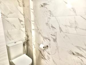 Kúpeľňa v ubytovaní APARTAMENTO TORRESOL studio NSFC TORRECILLA NERJA