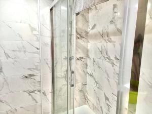 Kúpeľňa v ubytovaní APARTAMENTO TORRESOL studio NSFC TORRECILLA NERJA