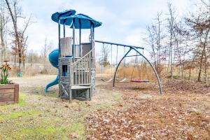 Herní místnost nebo prostor pro děti v ubytování Pet-Friendly Home with Pool in Broken Bow!
