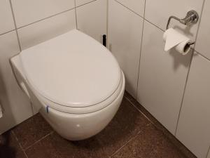 Bilik mandi di SeDe Ferienwohnung nur für Familien und Paare +5 gambar