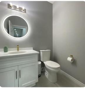 Fotografie z fotogalerie ubytování Fully Detached 4 Bedroom House in Kitchener v destinaci Kitchener