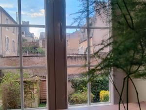 a window with a view of a street at La Green Room in Poitiers