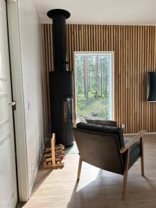 Μια τηλεόραση ή/και κέντρο ψυχαγωγίας στο Villa Kataja with winter forest landscape and wi-fi