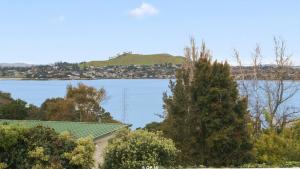 Gallery image of Kiwi Holiday Home with a View in Auckland