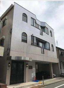 Το κτήριο όπου στεγάζεται  το διαμέρισμα