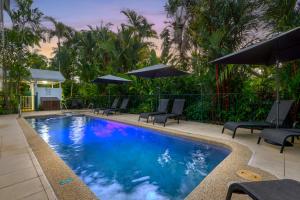 Port Douglas Apartments - Adults Only Oasis内部或周边的泳池