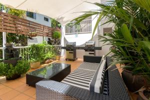 Port Douglas Apartments - Adults Only Oasis的休息区