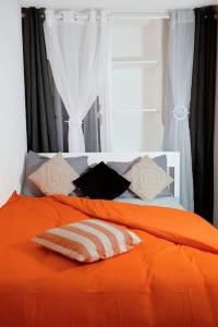 Postel nebo postele na pokoji v ubytování La Détente Porte de Paris Stade de France