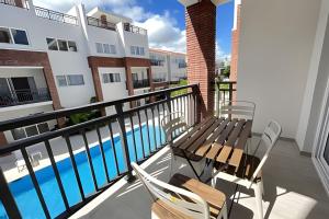 Balkón nebo terasa v ubytování Beauty Coral Village 2 bed apartment pool views. Playa Bavaro