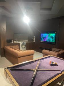 TV a/nebo společenská místnost v ubytování Ayahscourt