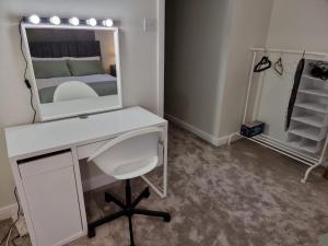 Dapur atau dapur kecil di Century House Luxury Apartments