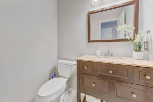 Fotografie z fotogalerie ubytování Modern Spacious 6Bedroom and 3andhalf Bathroom Home with Pool Table and BBQ v destinaci Cedar Park