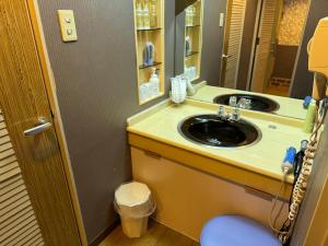 a bathroom with a sink and a mirror at Himeji Baby Kiss (Adult Only) in Himeji