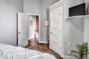 4br Ideal For Groups 4 Blocks To La Crosse Cntr客房内的一张或多张床位
