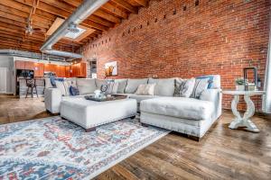4br Ideal For Groups 4 Blocks To La Crosse Cntr的休息区
