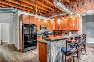 4br Ideal For Groups 4 Blocks To La Crosse Cntr的厨房或小厨房