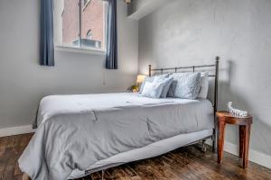 4br Ideal For Groups 4 Blocks To La Crosse Cntr客房内的一张或多张床位