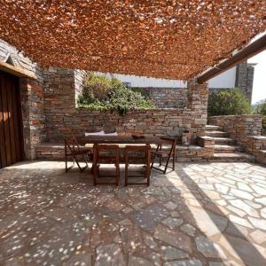 Un patio sau altă zonă în aer liber la Holiday House - Koundouros Panoramic Sea View