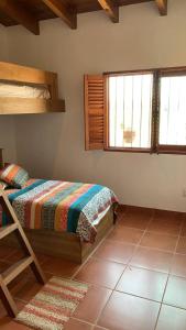 Ένα ή περισσότερα κρεβάτια σε δωμάτιο στο Your Serene Family Oasis Cheerful 4 Bedrooms Cabin With Pool +36 φωτογραφίες
