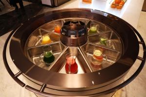 a coffee maker in a circular cooker with drinks at Crowne Plaza Jinan Runhua in Jinan