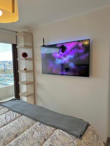 Un pat sau paturi într-o cameră la Departamento 1 Dormitorio en el Centro