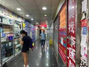 Supermarket nebo jiné obchody v  penzionu – hostince nebo okolí