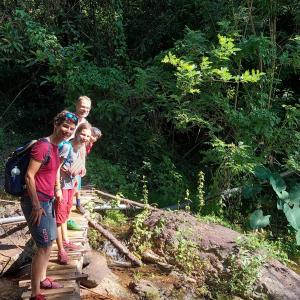 Gestir sem dvelja á Knuckles Backpackers Hut with waterfall view