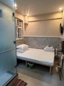 A bathroom at Just Inn on Nathan Road